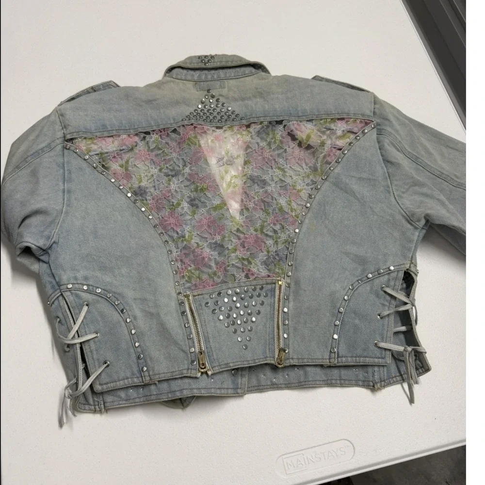 Vintage Jad's Designs Studded Lace Ruffle Denim Jacket‎ Light Wash Cropped 80s M